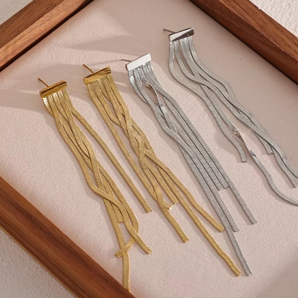 Perfect Gold Tassel Long Earrings - Picture 4 of 7